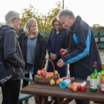 Kathy, Rachel and Claire talking with a man from Castle Farm about the apples.